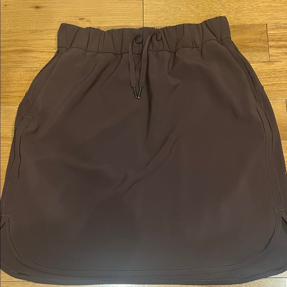 Lululemon like new on the fly skirt Cherry Cola Brown Size 6